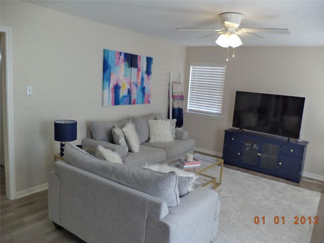 2402 Sycamore Avenue B2, Huntsville, TX 77340