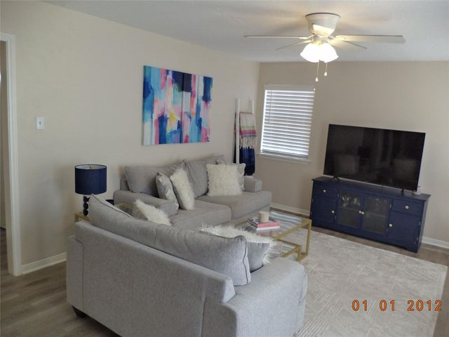 2402 Sycamore Avenue B2, Huntsville, TX 77340