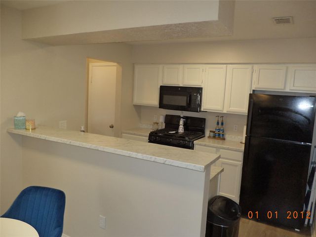 2402 Sycamore Avenue B2, Huntsville, TX 77340