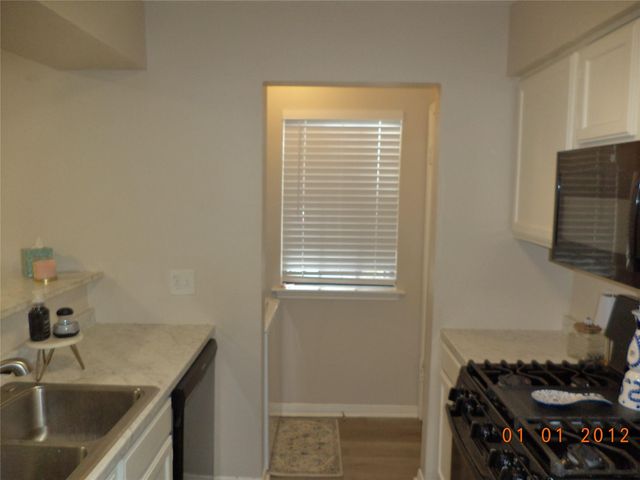 2402 Sycamore Avenue B2, Huntsville, TX 77340