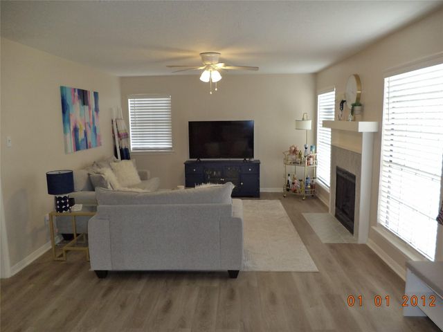 2402 Sycamore Avenue B2, Huntsville, TX 77340