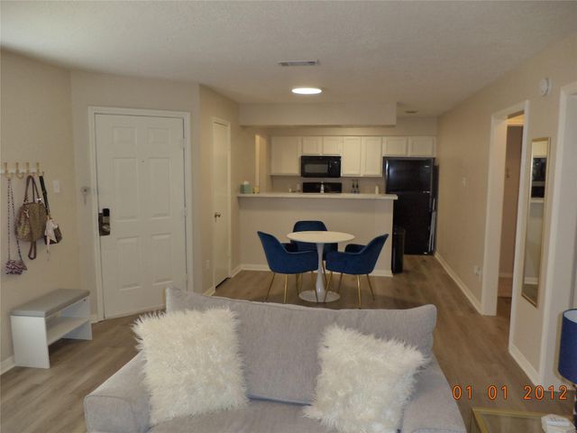 2402 Sycamore Avenue B2, Huntsville, TX 77340