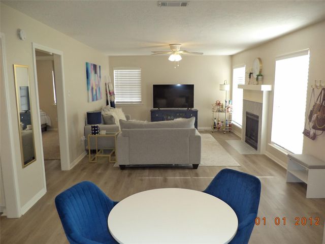 2402 Sycamore Avenue B2, Huntsville, TX 77340