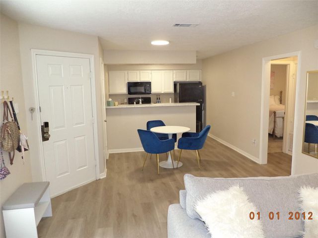 2402 Sycamore Avenue B2, Huntsville, TX 77340