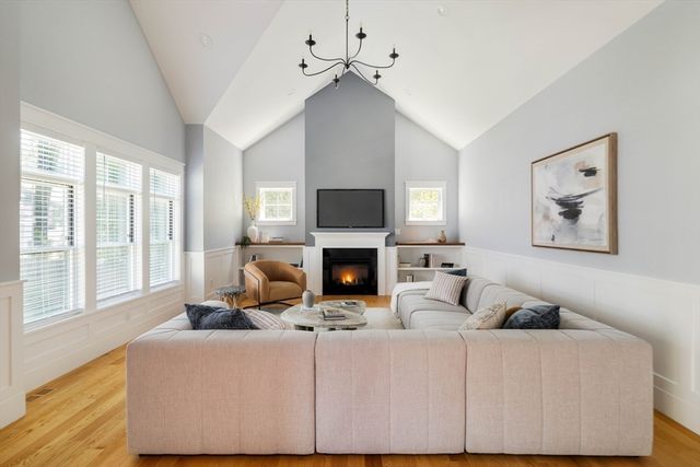 19 Cottage St, Lexington, MA 02420