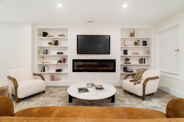 19 Cottage St, Lexington, MA 02420