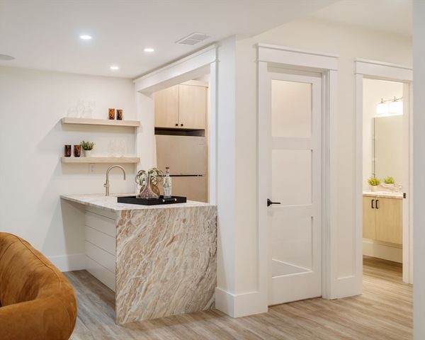 19 Cottage St, Lexington, MA 02420