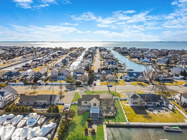 24 Lucinda Drive, Babylon, NY 11702