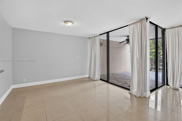 120 SW 96th Terrace 204, Plantation, FL 33324