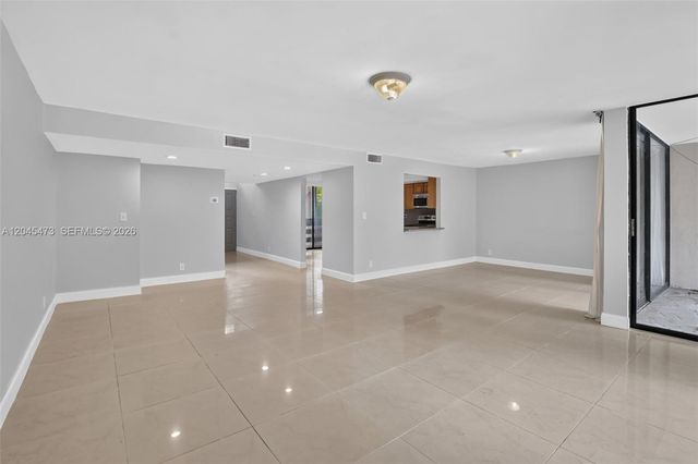 120 SW 96th Terrace 204, Plantation, FL 33324
