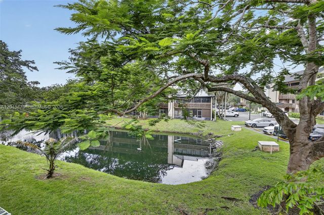 120 SW 96th Terrace 204, Plantation, FL 33324