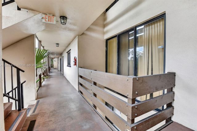 120 SW 96th Terrace 204, Plantation, FL 33324