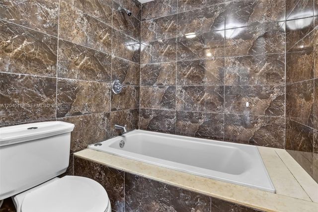 120 SW 96th Terrace 204, Plantation, FL 33324