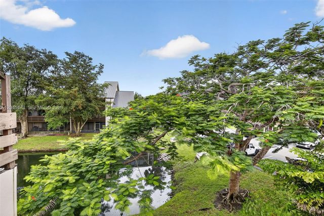 120 SW 96th Terrace 204, Plantation, FL 33324