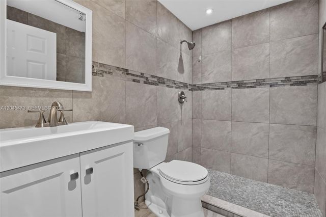 120 SW 96th Terrace 204, Plantation, FL 33324