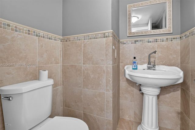 120 SW 96th Terrace 204, Plantation, FL 33324