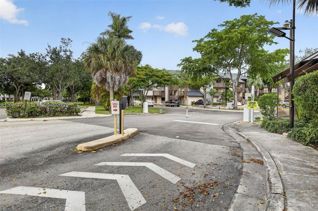 120 SW 96th Terrace 204, Plantation, FL 33324