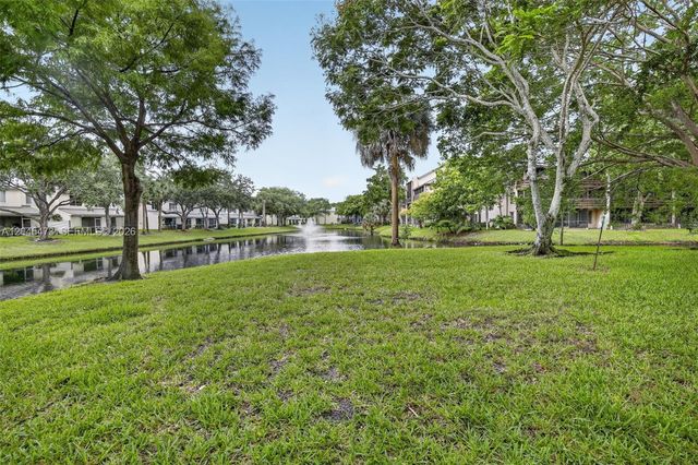 120 SW 96th Terrace 204, Plantation, FL 33324