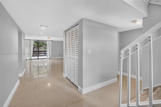 120 SW 96th Terrace 204, Plantation, FL 33324