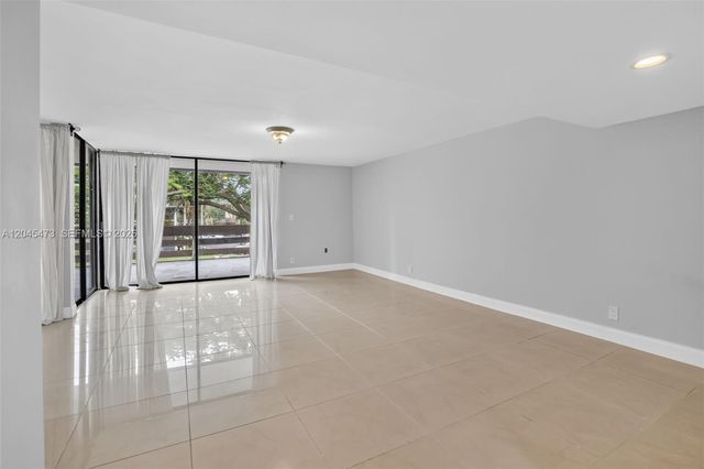 120 SW 96th Terrace 204, Plantation, FL 33324