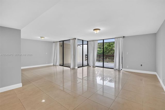 120 SW 96th Terrace 204, Plantation, FL 33324