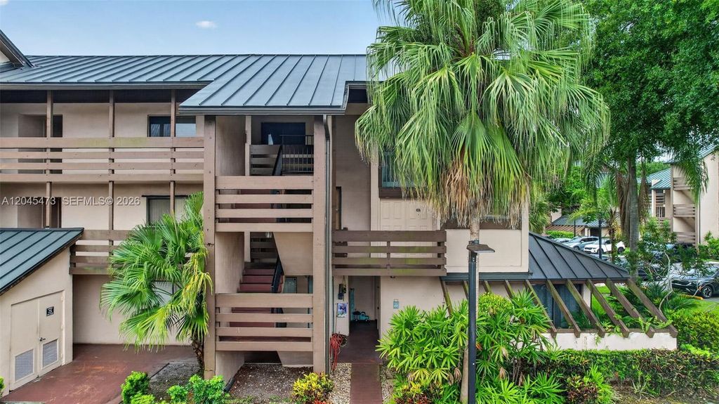 120 SW 96th Terrace 204, Plantation, FL 33324