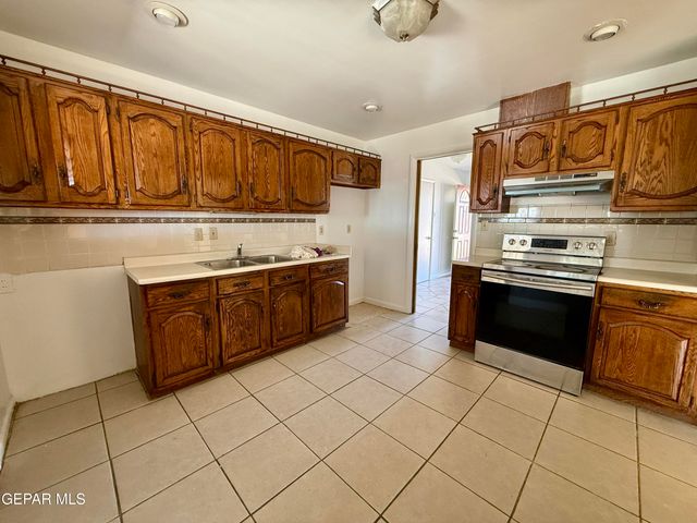 2900 POLK Avenue, El Paso, TX 79930