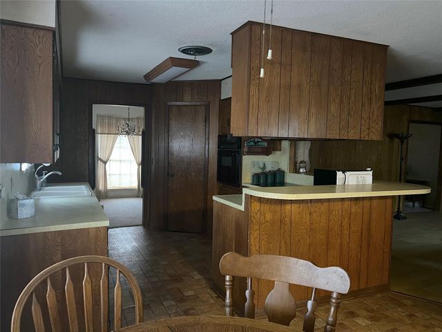 270 Bode Street, El Campo, TX 77437