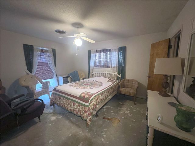 270 Bode Street, El Campo, TX 77437