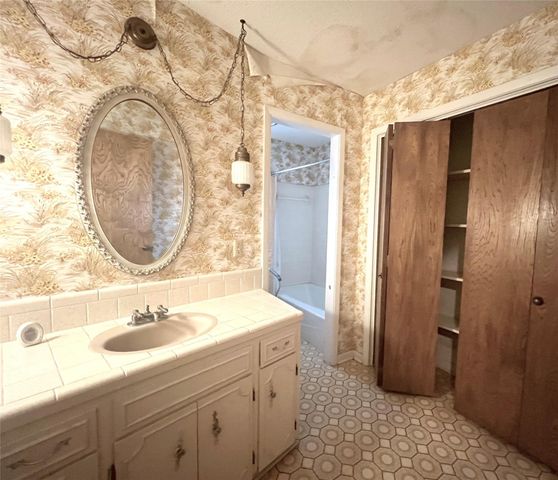 270 Bode Street, El Campo, TX 77437