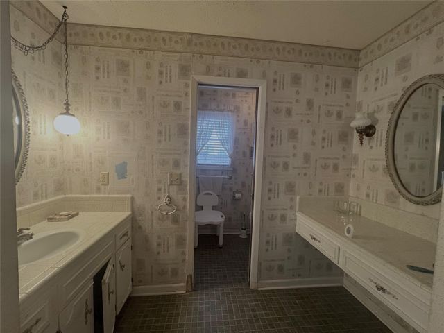 270 Bode Street, El Campo, TX 77437