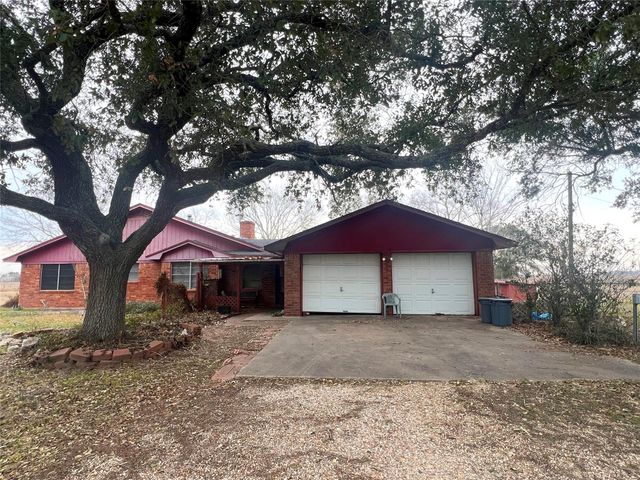 270 Bode Street, El Campo, TX 77437