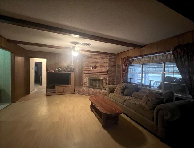 270 Bode Street, El Campo, TX 77437