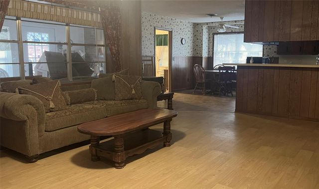 270 Bode Street, El Campo, TX 77437