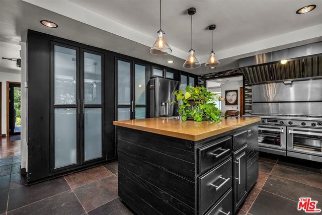 805 Malibu Meadows Drive, Calabasas, CA 91302