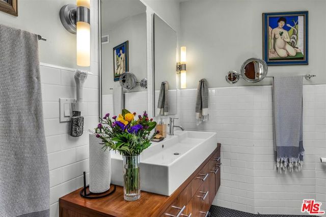 805 Malibu Meadows Drive, Calabasas, CA 91302