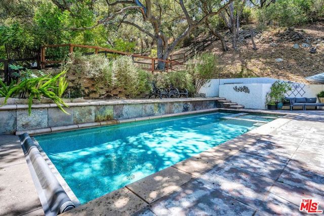 805 Malibu Meadows Drive, Calabasas, CA 91302
