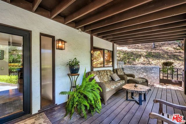 805 Malibu Meadows Drive, Calabasas, CA 91302