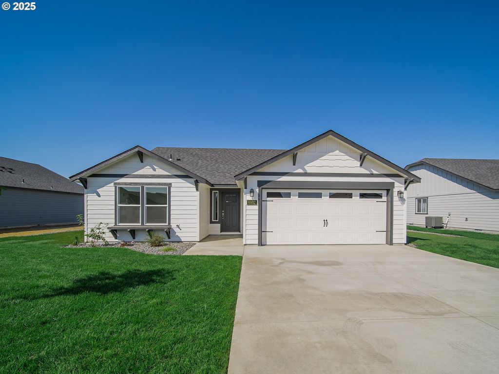 5236 Cedar View Dr, Springfield, OR 97478