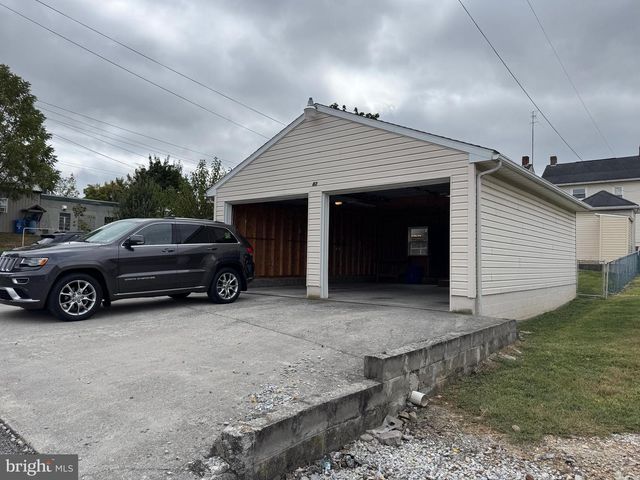 832 BALTIMORE ST, Hanover, PA 17331