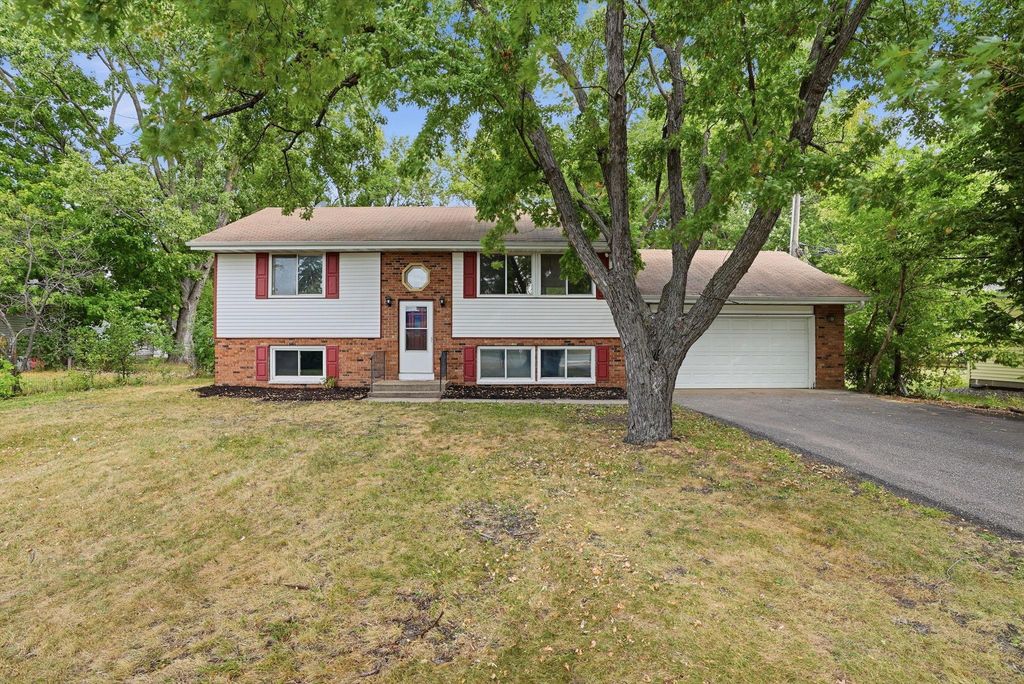 2112 69th Avenue N, Brooklyn Center, MN 55430 — exterior