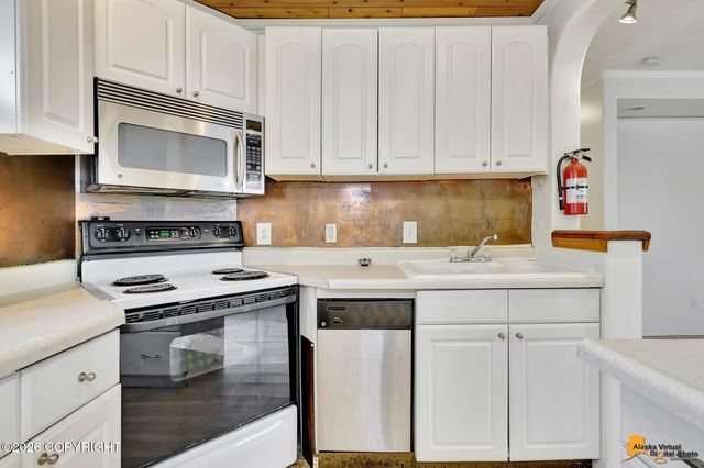 3111 W 33rd Avenue, Anchorage, AK 99517