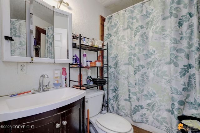 3111 W 33rd Avenue, Anchorage, AK 99517
