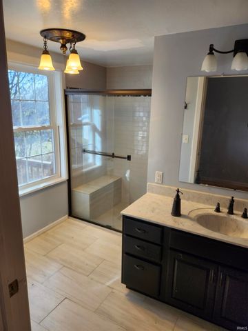 551 N Washington Street, Bloomfield, IN 47424