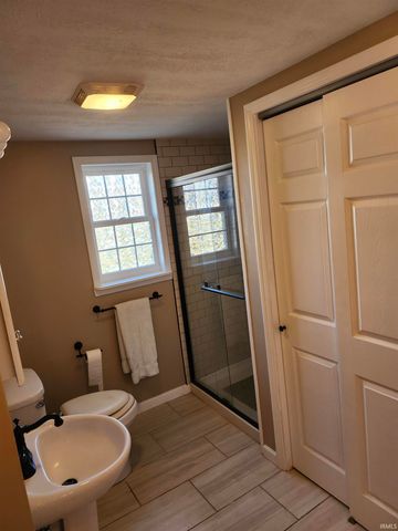 551 N Washington Street, Bloomfield, IN 47424