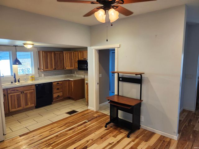 551 N Washington Street, Bloomfield, IN 47424