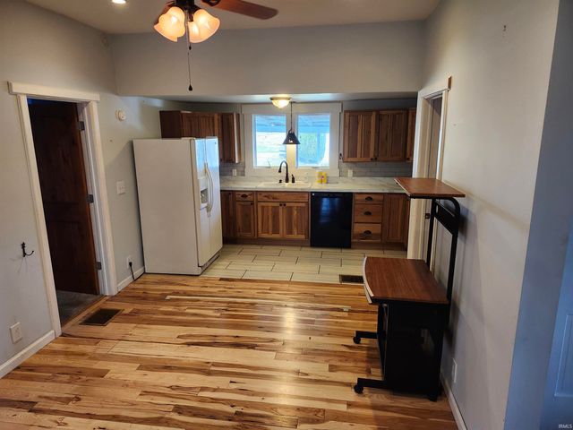 551 N Washington Street, Bloomfield, IN 47424