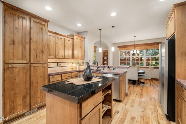 861 NW Yosemite Drive, Bend, OR 97703