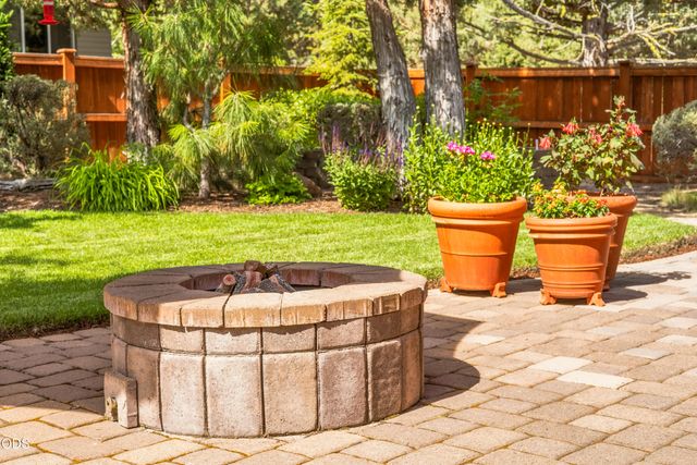 861 NW Yosemite Drive, Bend, OR 97703