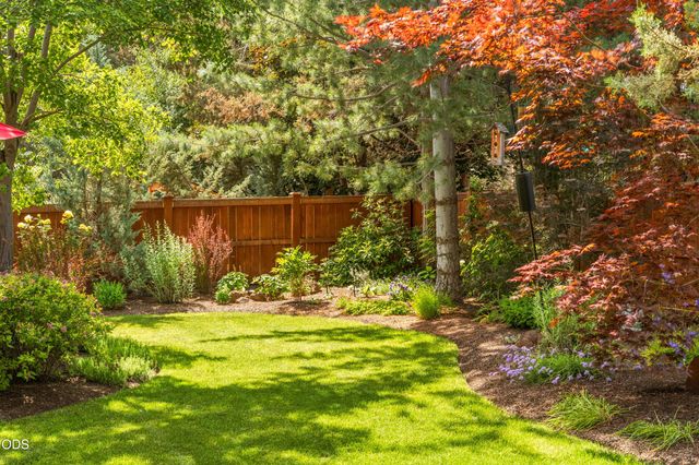 861 NW Yosemite Drive, Bend, OR 97703